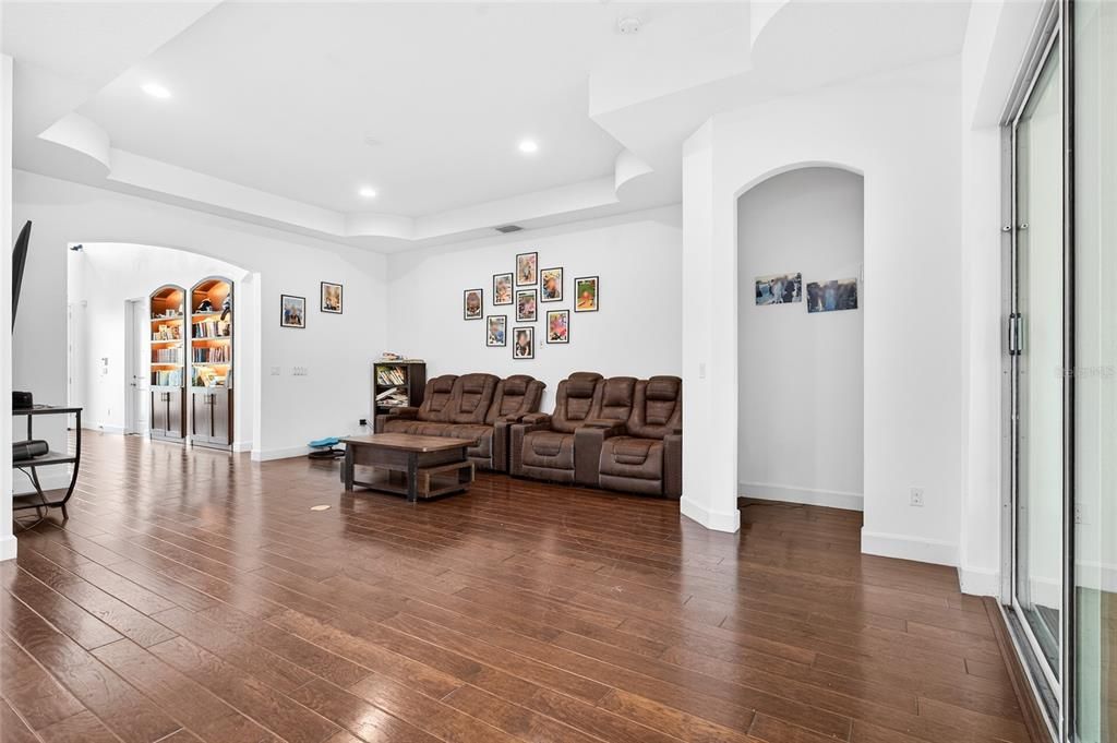 На продажу: $599,500 (3 спален, 2 ванн, 2463 Квадратных фут)