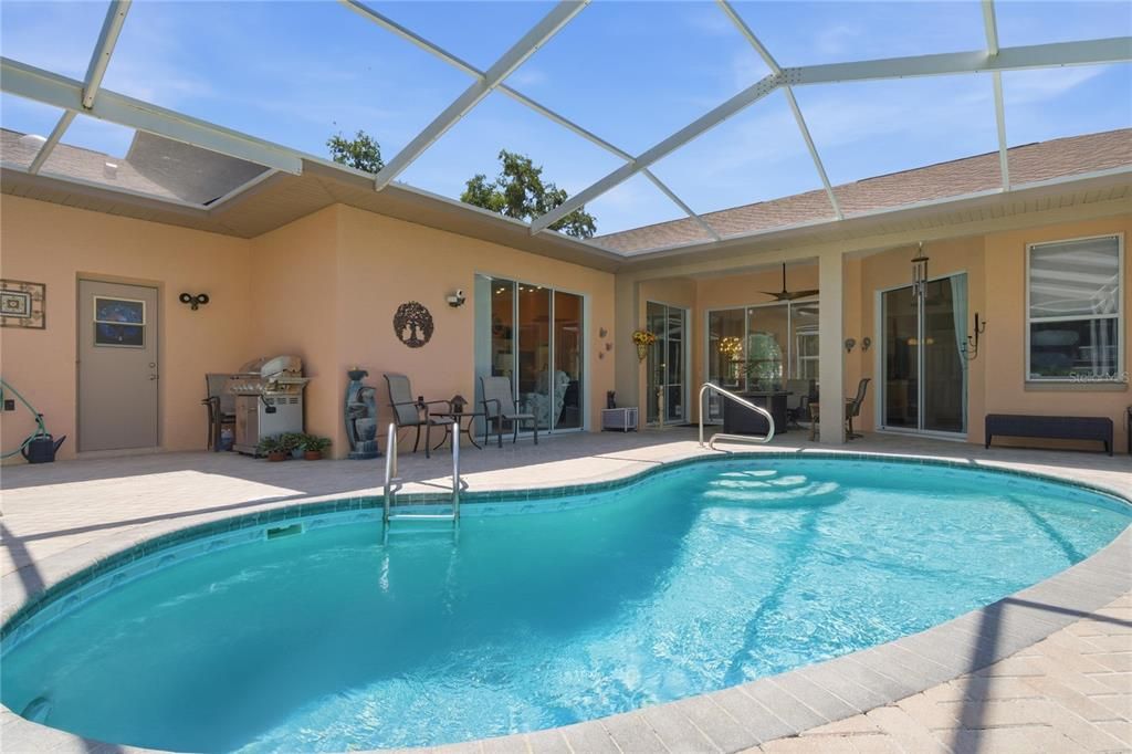 Active With Contract: $439,000 (4 beds, 3 baths, 2076 Square Feet)