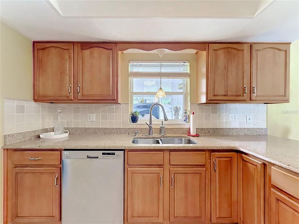 На продажу: $469,000 (2 спален, 2 ванн, 1360 Квадратных фут)