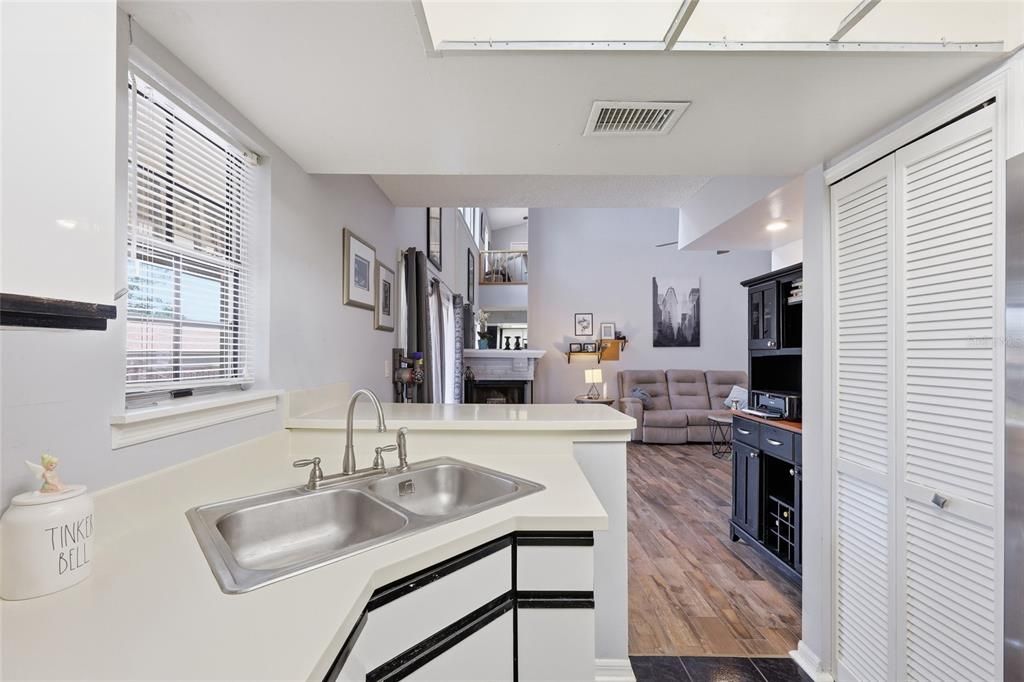 Activo con contrato: $229,900 (2 camas, 2 baños, 1260 Pies cuadrados)