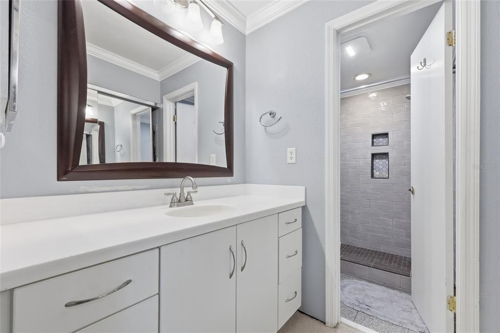 Activo con contrato: $229,900 (2 camas, 2 baños, 1260 Pies cuadrados)