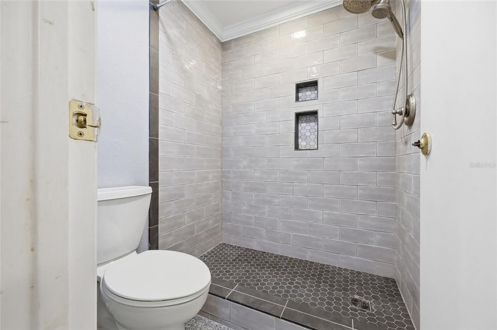 Activo con contrato: $229,900 (2 camas, 2 baños, 1260 Pies cuadrados)
