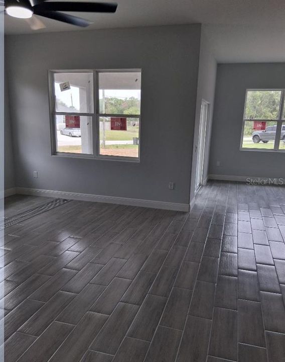 For Sale: $389,000 (3 beds, 2 baths, 1789 Square Feet)