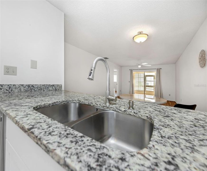 Activo con contrato: $175,000 (2 camas, 2 baños, 964 Pies cuadrados)