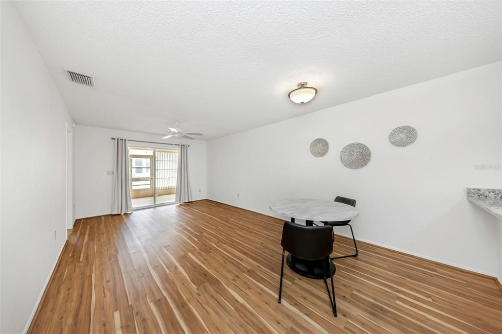 Activo con contrato: $175,000 (2 camas, 2 baños, 964 Pies cuadrados)