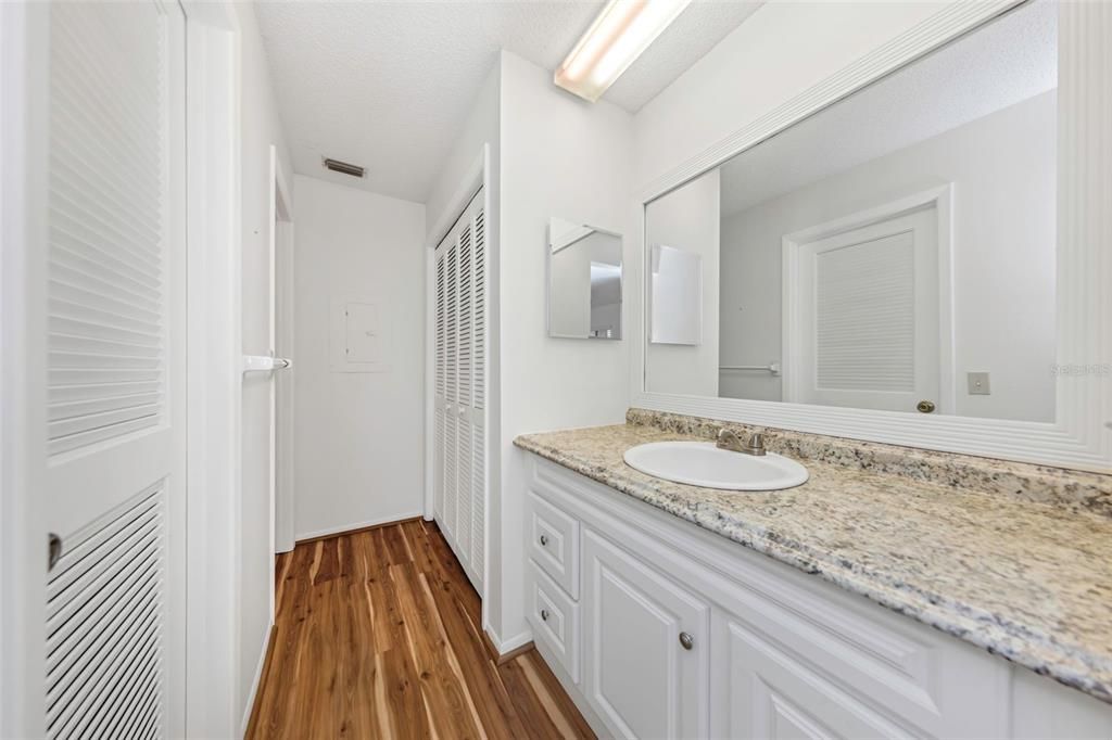 Activo con contrato: $175,000 (2 camas, 2 baños, 964 Pies cuadrados)