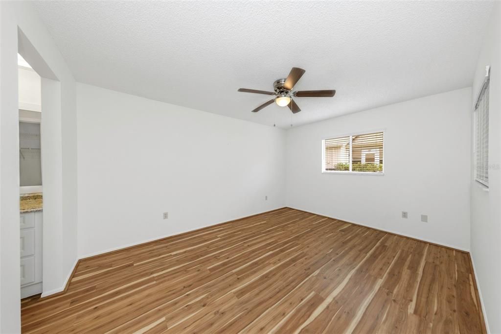 Activo con contrato: $175,000 (2 camas, 2 baños, 964 Pies cuadrados)