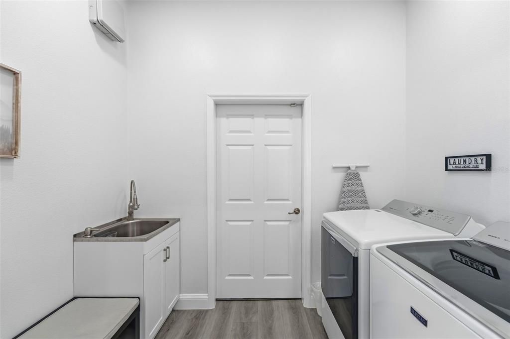 For Sale: $830,000 (3 beds, 2 baths, 1880 Square Feet)
