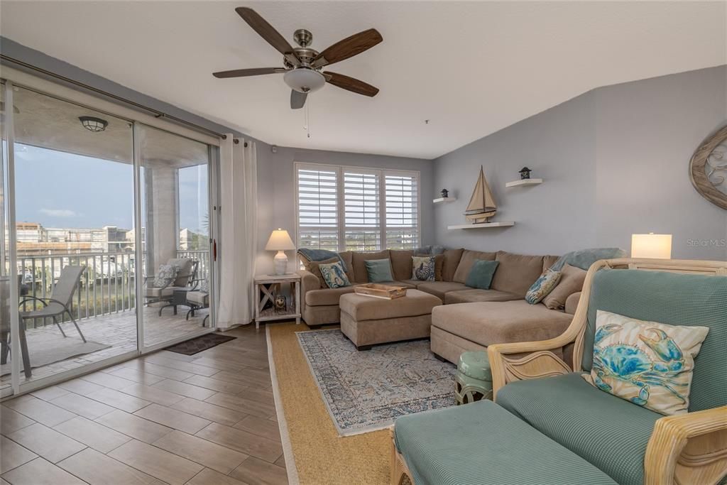 For Sale: $525,000 (2 beds, 2 baths, 1299 Square Feet)