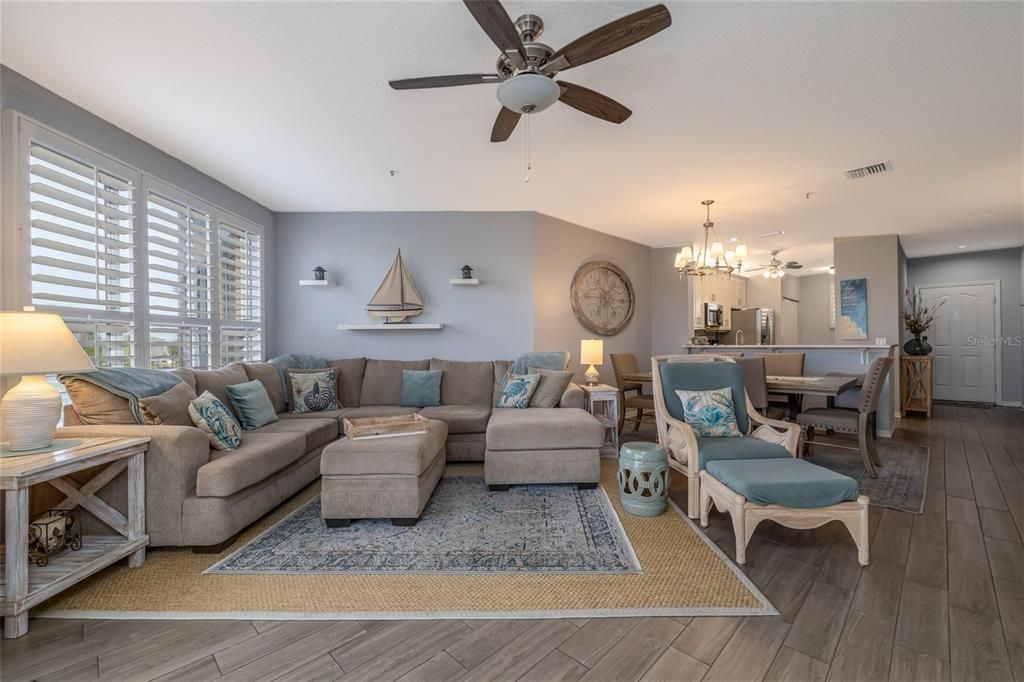 For Sale: $525,000 (2 beds, 2 baths, 1299 Square Feet)