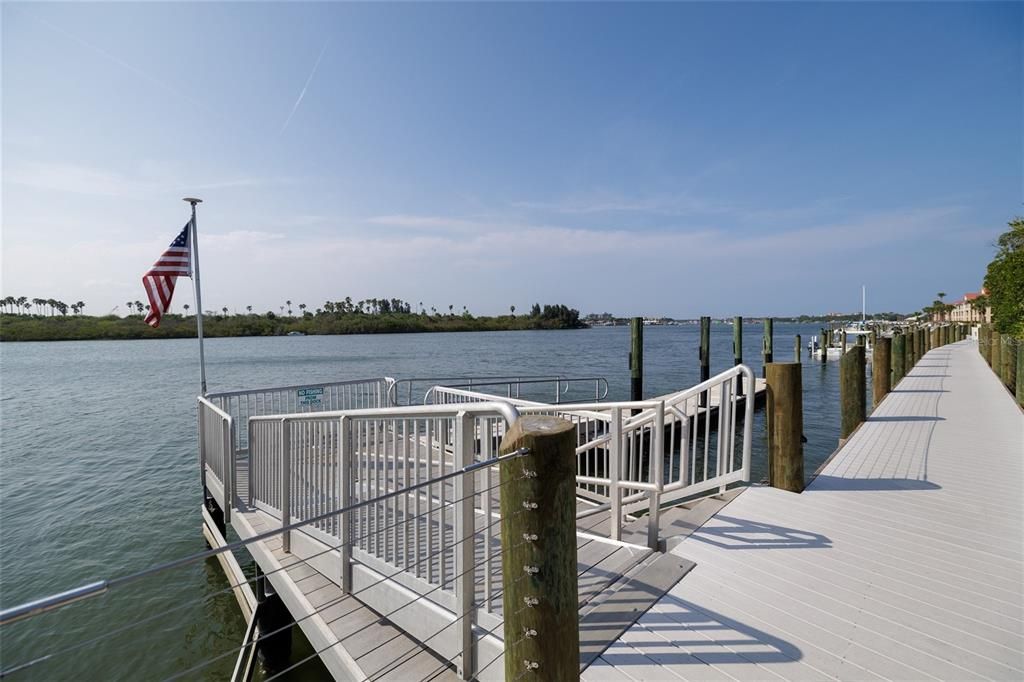For Sale: $525,000 (2 beds, 2 baths, 1299 Square Feet)