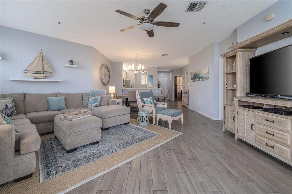 For Sale: $525,000 (2 beds, 2 baths, 1299 Square Feet)