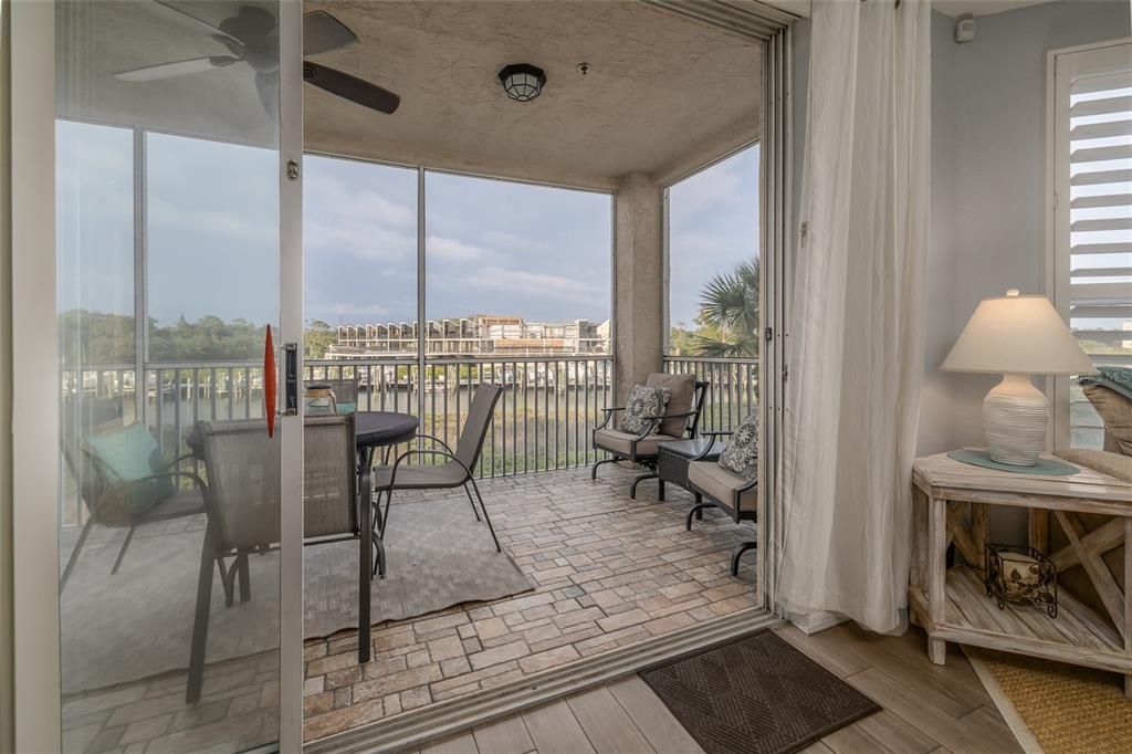 For Sale: $525,000 (2 beds, 2 baths, 1299 Square Feet)