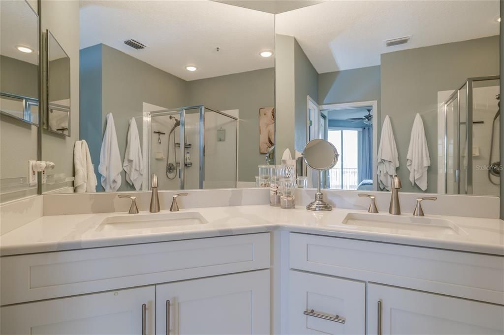 For Sale: $525,000 (2 beds, 2 baths, 1299 Square Feet)