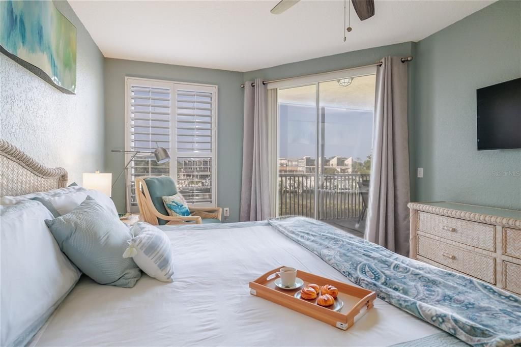For Sale: $525,000 (2 beds, 2 baths, 1299 Square Feet)