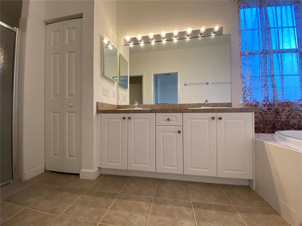 For Rent: $2,800 (4 beds, 2 baths, 2203 Square Feet)