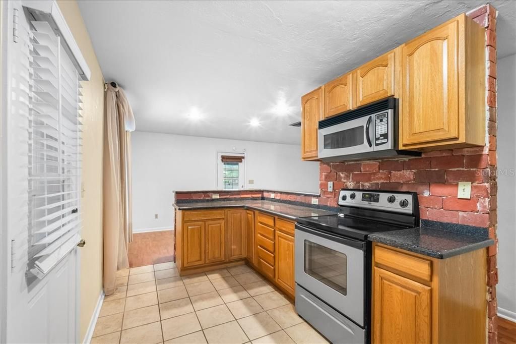 На продажу: $239,500 (3 спален, 1 ванн, 1008 Квадратных фут)