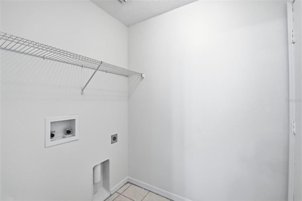 Activo con contrato: $284,900 (4 camas, 2 baños, 1507 Pies cuadrados)