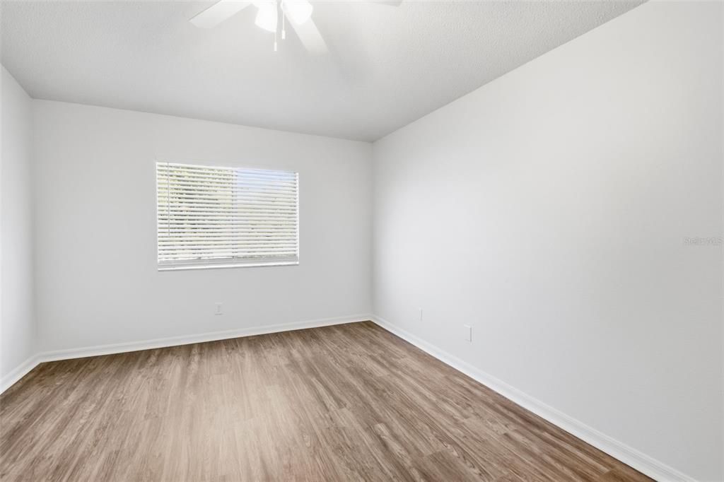 Activo con contrato: $284,900 (4 camas, 2 baños, 1507 Pies cuadrados)