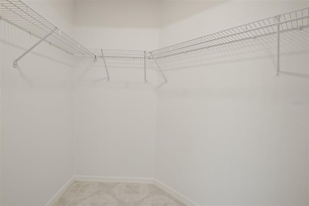 Activo con contrato: $284,900 (4 camas, 2 baños, 1507 Pies cuadrados)