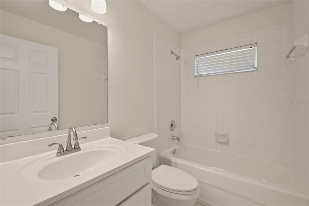 Activo con contrato: $284,900 (4 camas, 2 baños, 1507 Pies cuadrados)