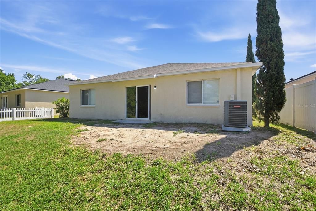 Activo con contrato: $284,900 (4 camas, 2 baños, 1507 Pies cuadrados)