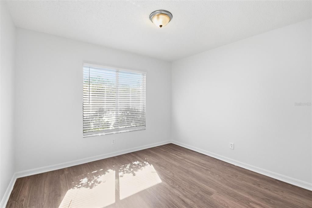 Activo con contrato: $284,900 (4 camas, 2 baños, 1507 Pies cuadrados)