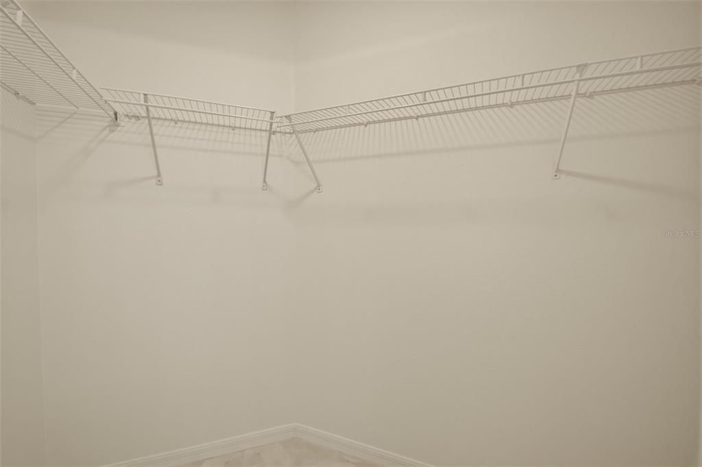 Activo con contrato: $284,900 (4 camas, 2 baños, 1507 Pies cuadrados)