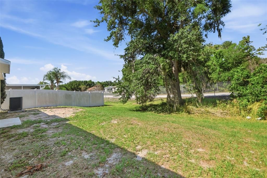 Activo con contrato: $284,900 (4 camas, 2 baños, 1507 Pies cuadrados)