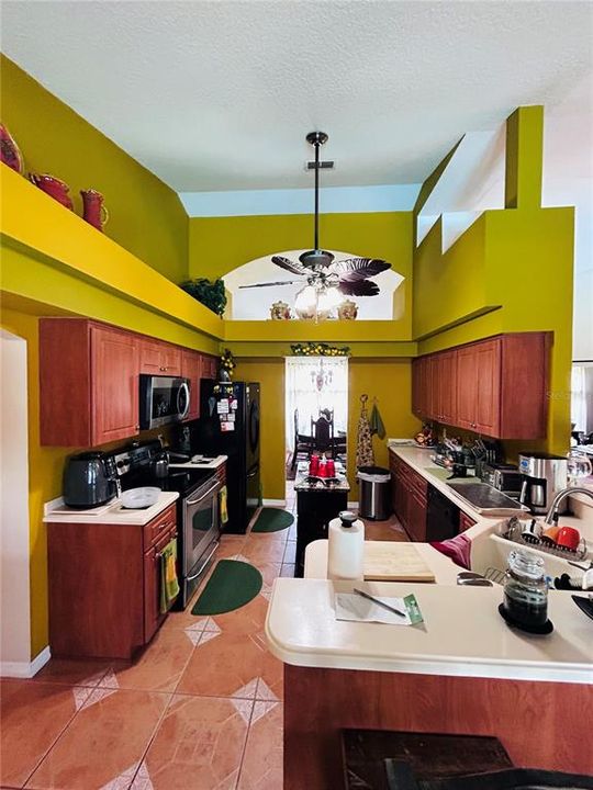 На продажу: $389,990 (3 спален, 2 ванн, 2083 Квадратных фут)