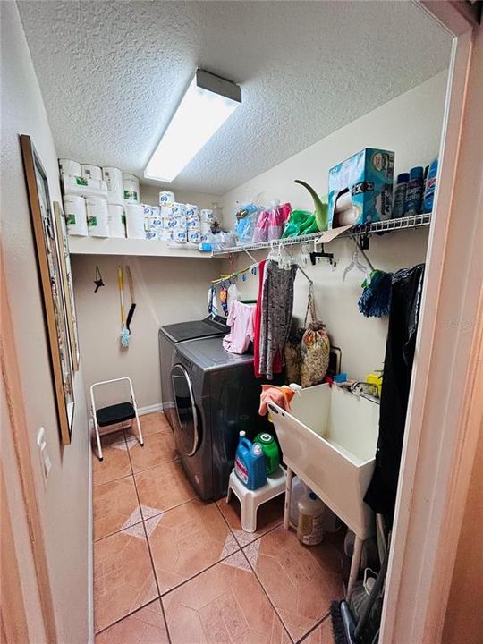 На продажу: $389,990 (3 спален, 2 ванн, 2083 Квадратных фут)