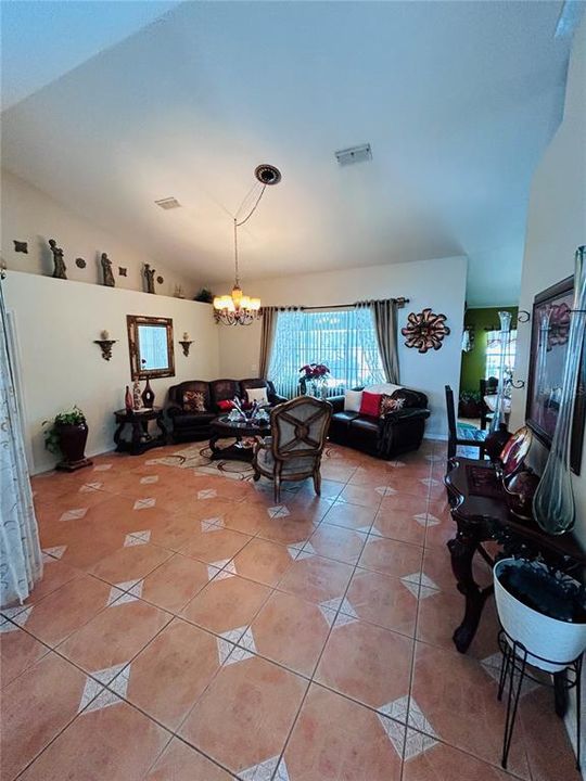 На продажу: $389,990 (3 спален, 2 ванн, 2083 Квадратных фут)