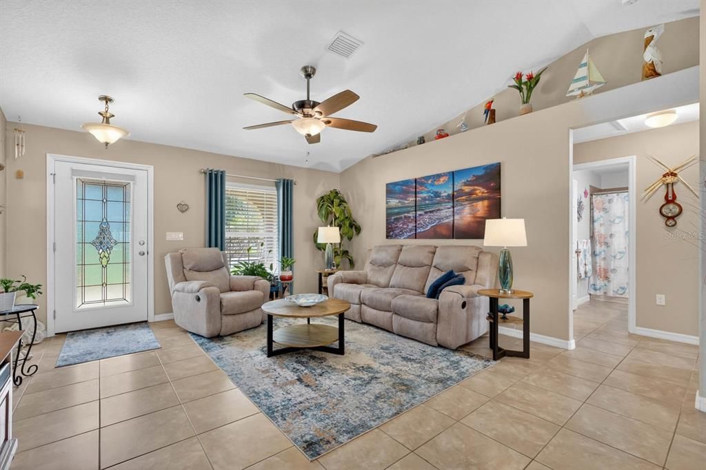 Active With Contract: $350,000 (3 beds, 2 baths, 1377 Square Feet)