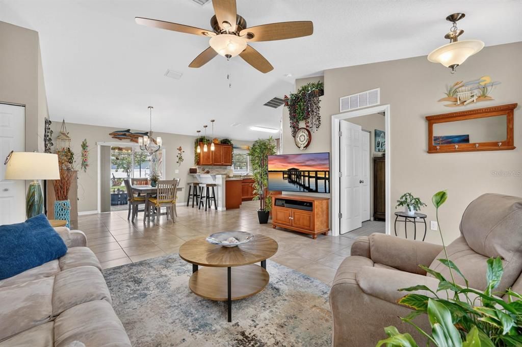 Active With Contract: $350,000 (3 beds, 2 baths, 1377 Square Feet)