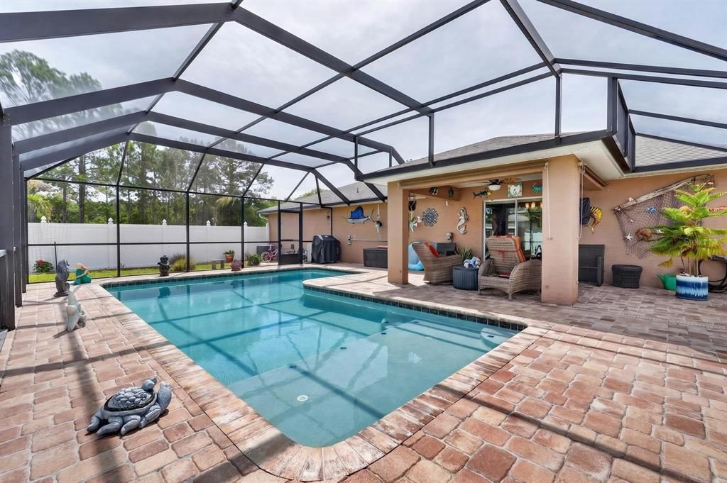Active With Contract: $350,000 (3 beds, 2 baths, 1377 Square Feet)