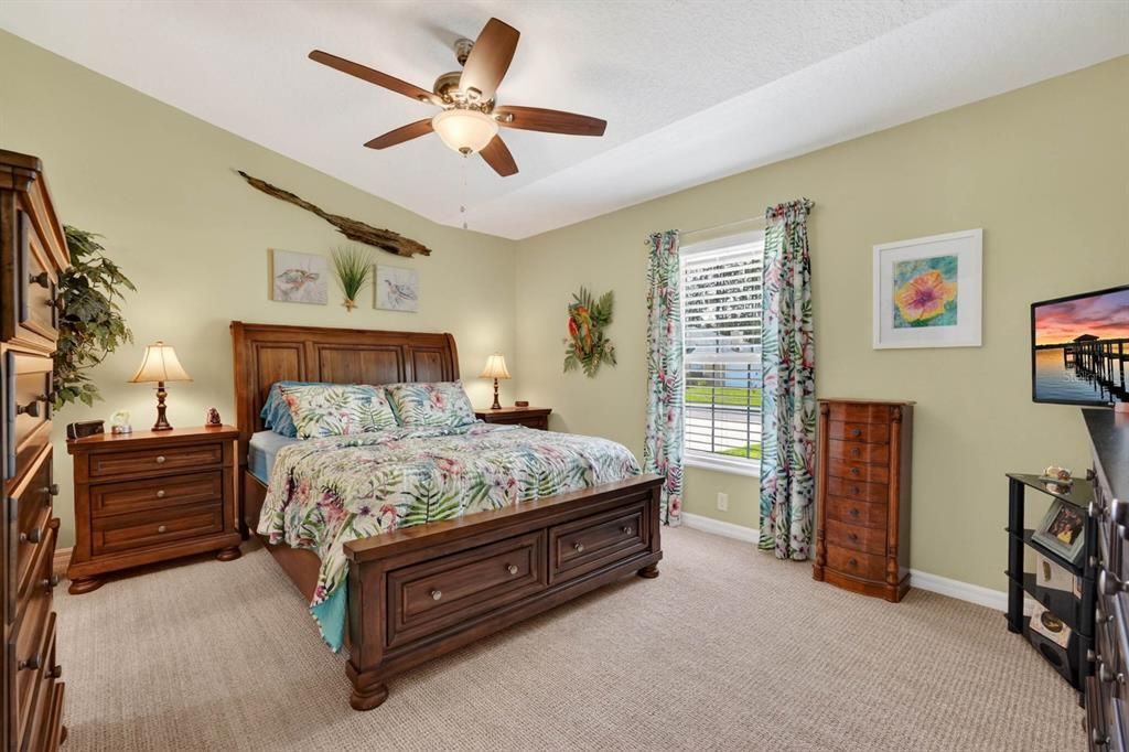 Active With Contract: $350,000 (3 beds, 2 baths, 1377 Square Feet)