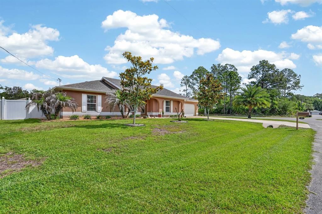 Active With Contract: $350,000 (3 beds, 2 baths, 1377 Square Feet)