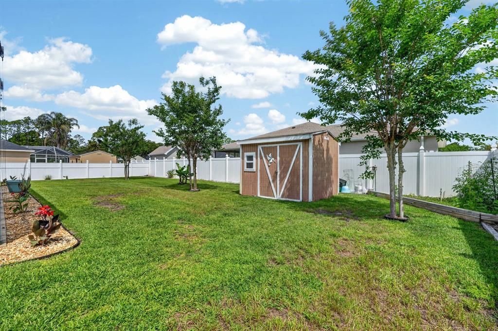 Active With Contract: $350,000 (3 beds, 2 baths, 1377 Square Feet)