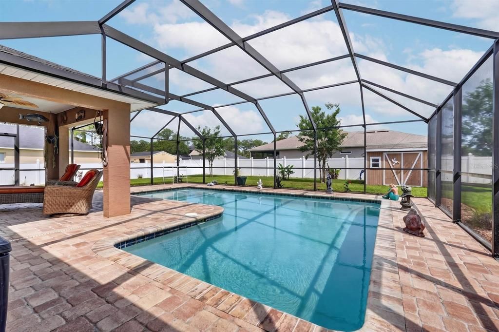Active With Contract: $350,000 (3 beds, 2 baths, 1377 Square Feet)
