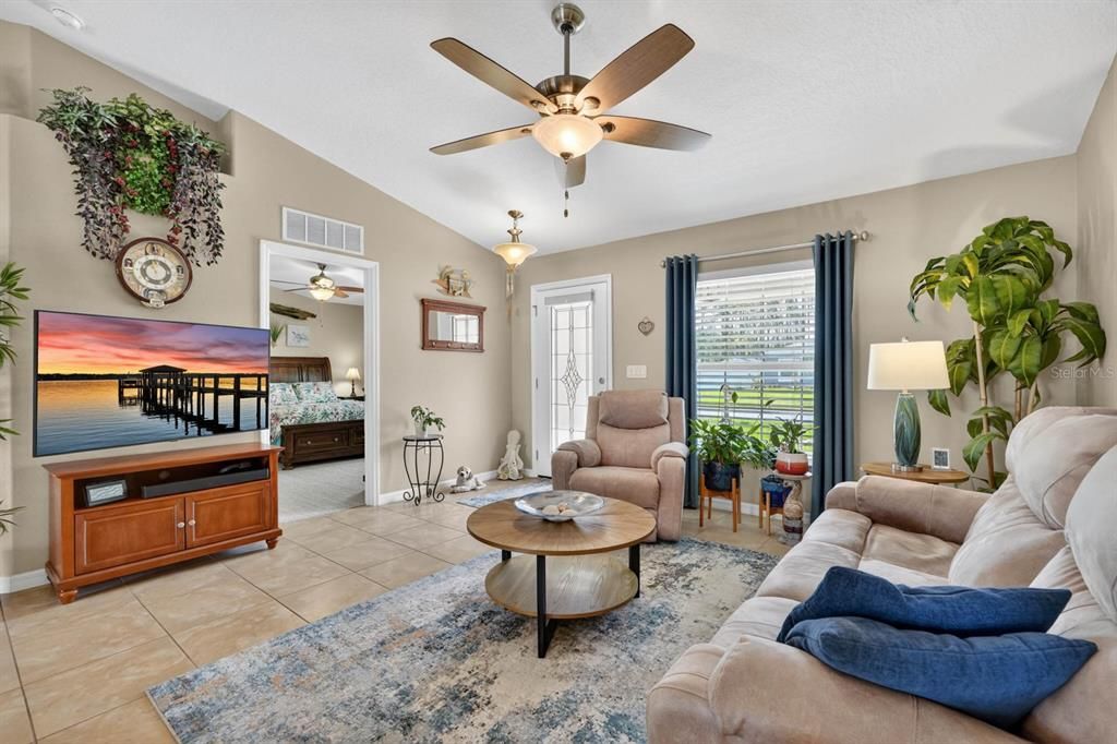 Active With Contract: $350,000 (3 beds, 2 baths, 1377 Square Feet)
