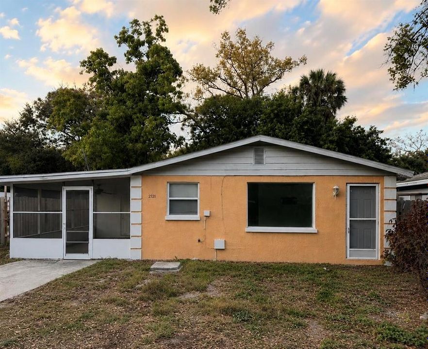 For Sale: $199,900 (3 beds, 1 baths, 816 Square Feet)
