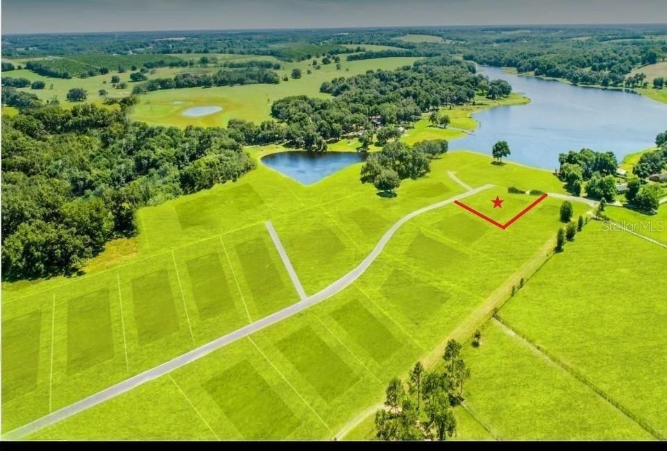 En Venta: $300,000 (1.04 acres)
