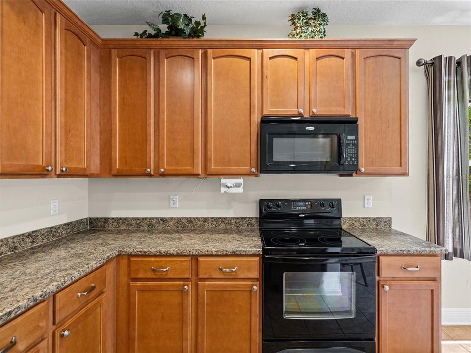 Active With Contract: $330,000 (3 beds, 2 baths, 1984 Square Feet)
