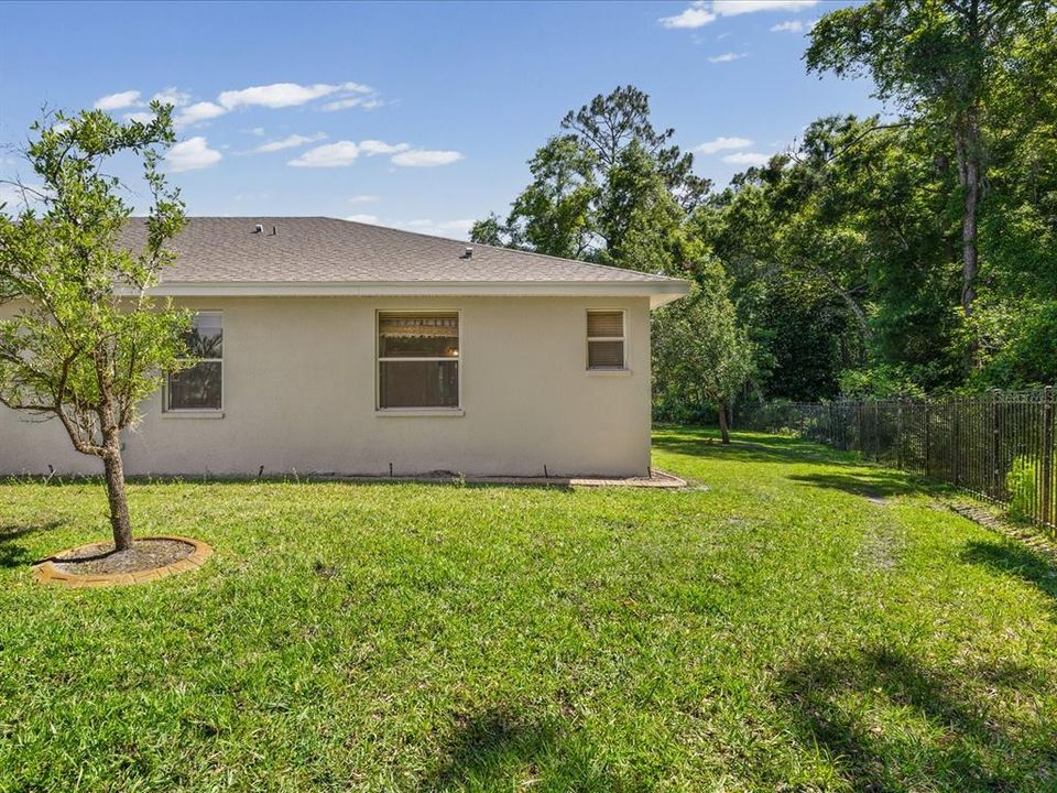 Active With Contract: $330,000 (3 beds, 2 baths, 1984 Square Feet)