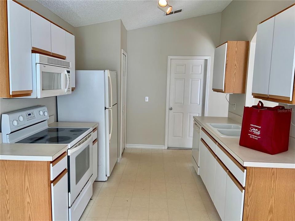 For Rent: $1,795 (3 beds, 2 baths, 1128 Square Feet)