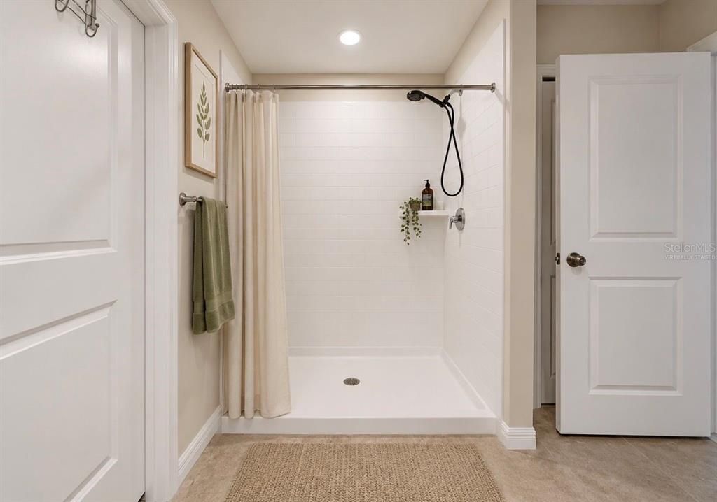 For Sale: $319,900 (4 beds, 2 baths, 1914 Square Feet)