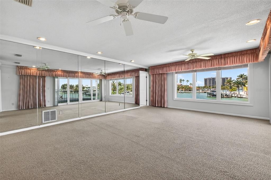 For Sale: $2,250,000 (4 beds, 4 baths, 3897 Square Feet)