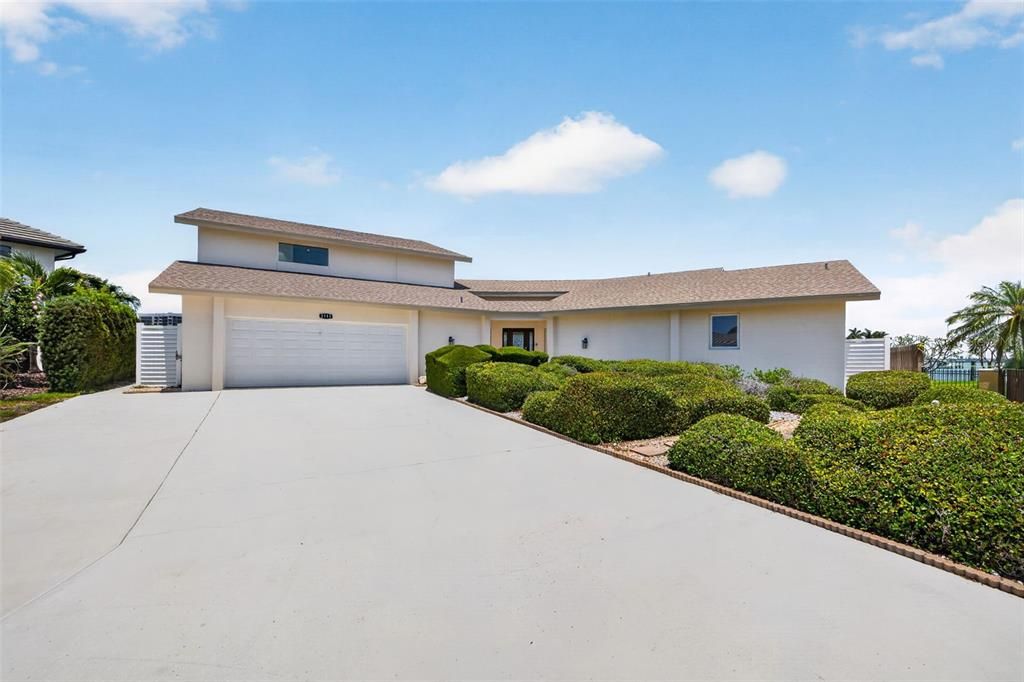 For Sale: $2,250,000 (4 beds, 4 baths, 3897 Square Feet)