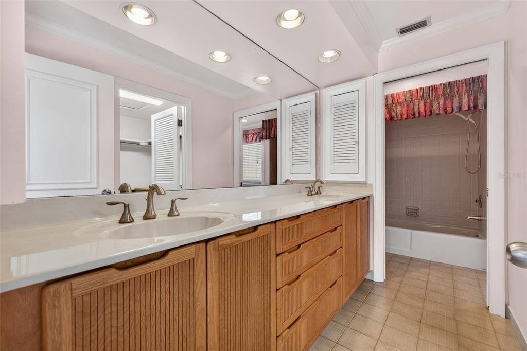 For Sale: $2,250,000 (4 beds, 4 baths, 3897 Square Feet)