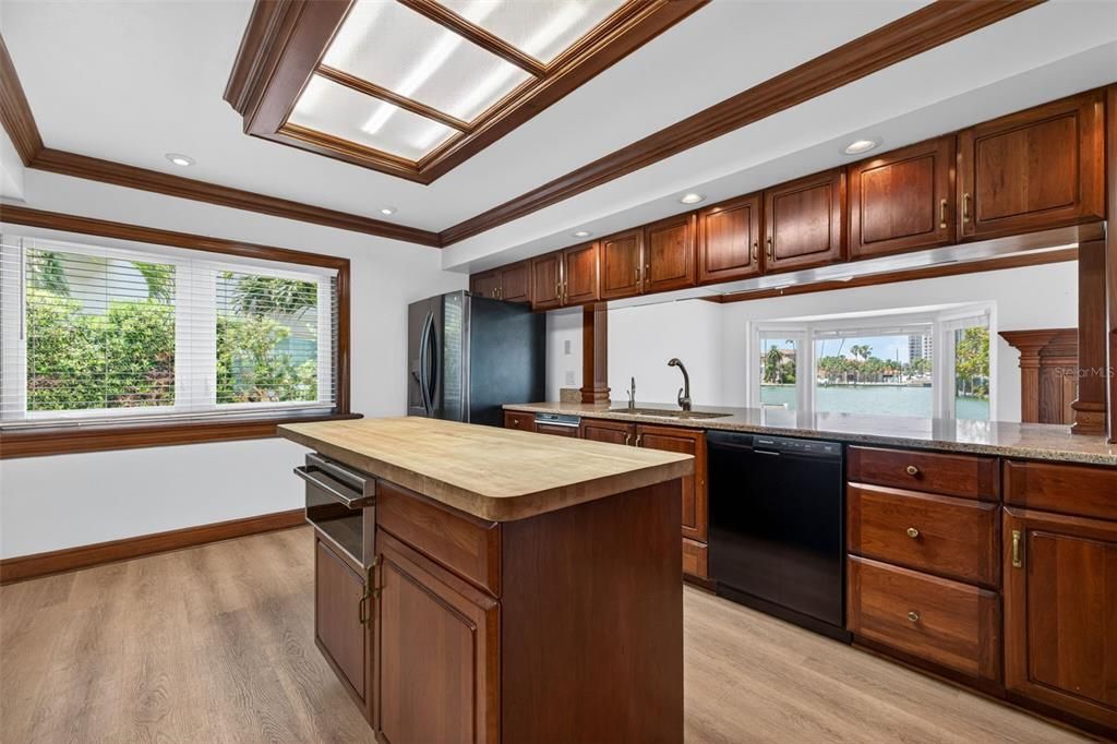 For Sale: $2,250,000 (4 beds, 4 baths, 3897 Square Feet)